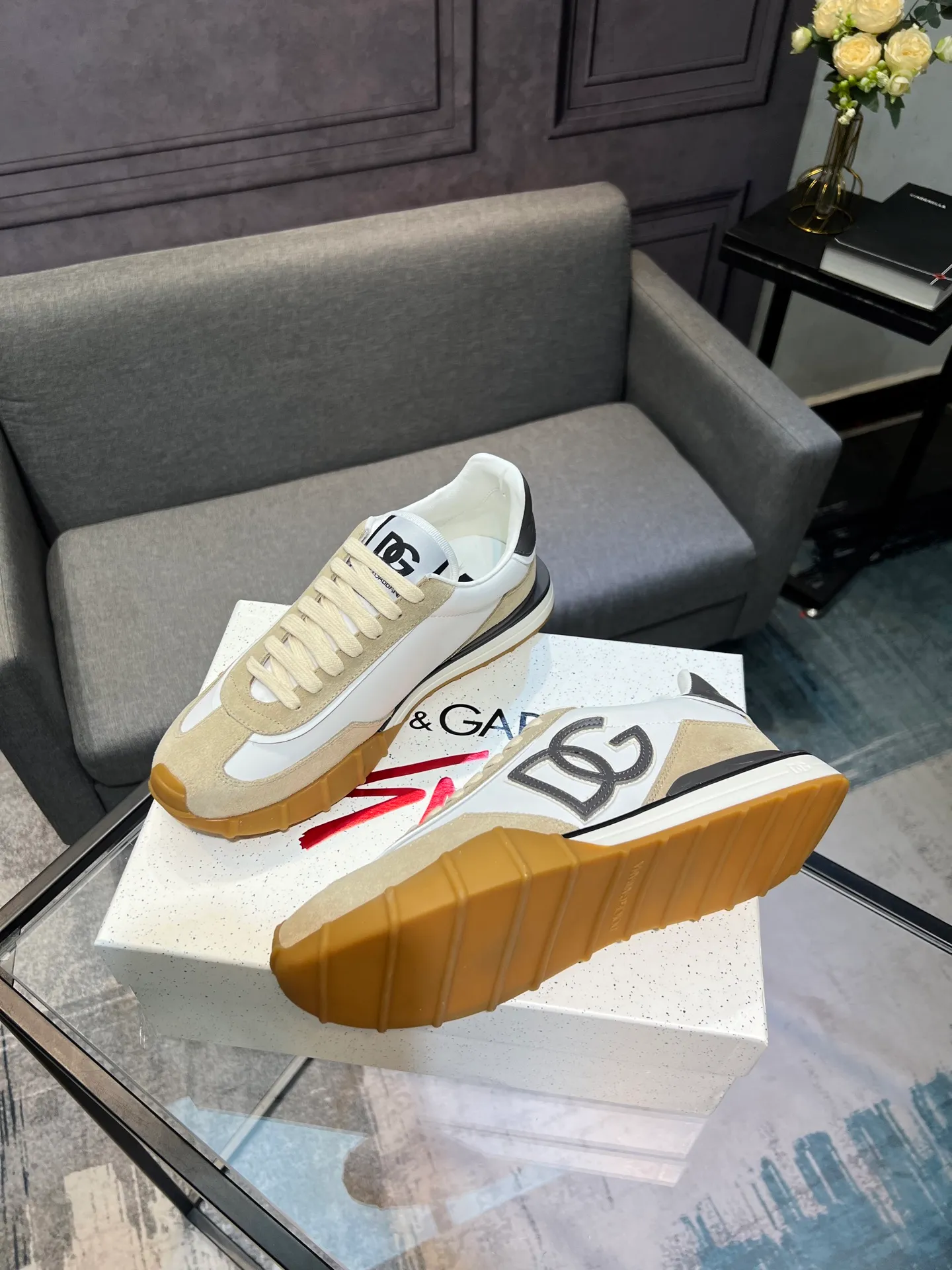 Men's shoes 💰560 Dolce&Gabbana D&G's latest casual sports shoes. Original purchase, development and production. DG's latest explosion. The tongue has the brand's iconic details. It is fashionable and versatile and can add luster to various looks. Create an exquisite design with unique dynamic vitality and modern atmosphere, showing modern and elegant style. Exquisite packaging at the delivery counter🛍📦 ▪️Fabric: Original customized cowhide, lining: Original customized breathable lining, Size: Men's 38-44 (45 46 customized)